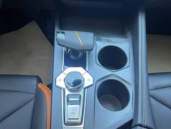 Фото 16 - Changan UNI-V