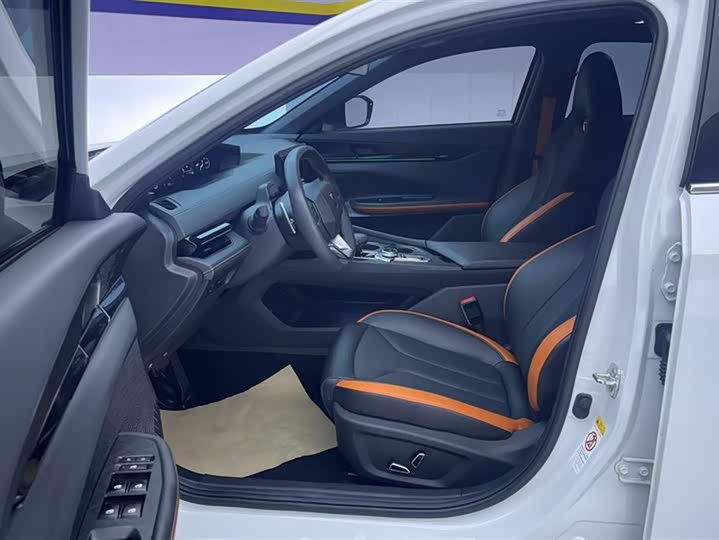 Фото 9 - Changan UNI-V