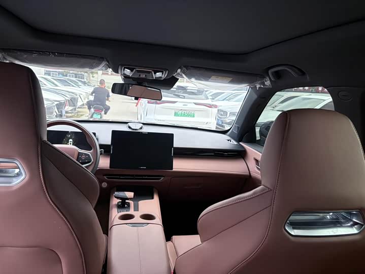 Фото 9 - Changan UNI-Z Hybrid