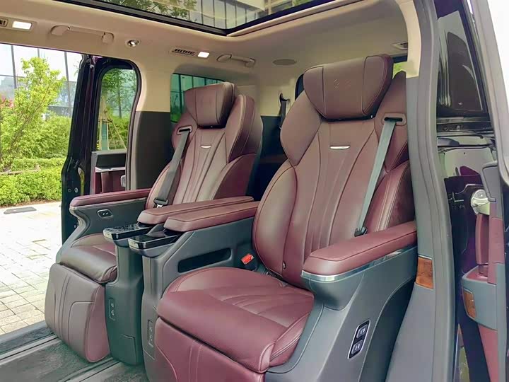 Фото 16 - Hongqi HQ9