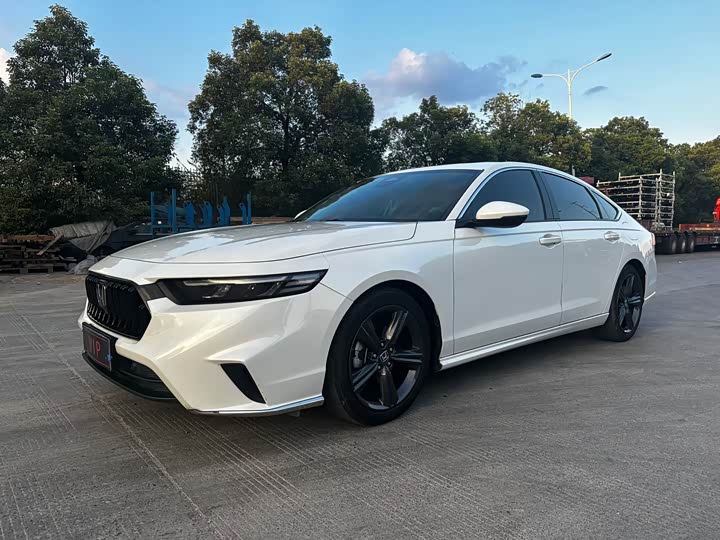 Фото 3 - Honda Inspire