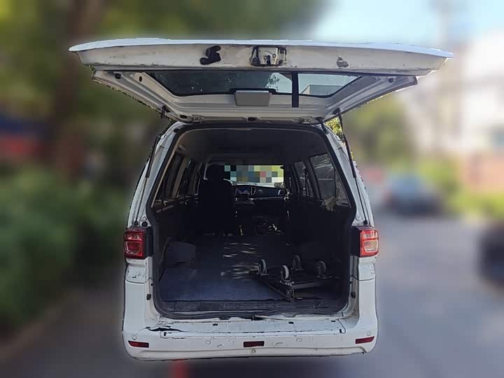 Фото 10 - Dongfeng Forthing Lingzhi M5 EV