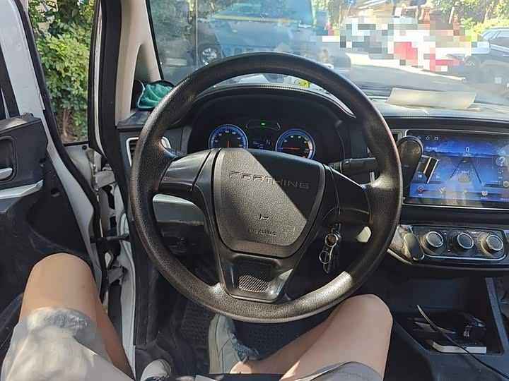 Фото 3 - Dongfeng Forthing Lingzhi M5 EV