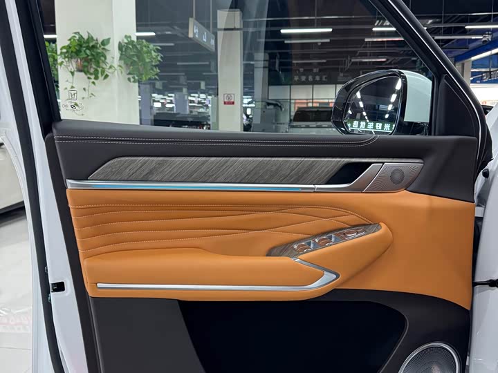 Фото 10 - Tank 500 Hybrid