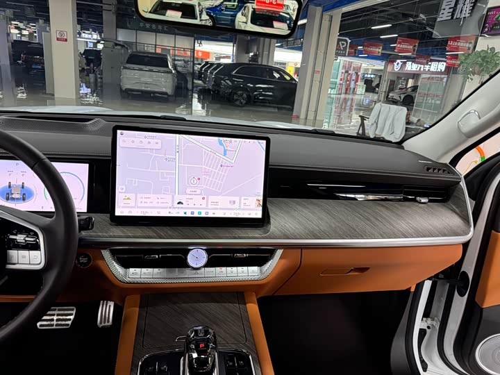 Фото 14 - Tank 500 Hybrid