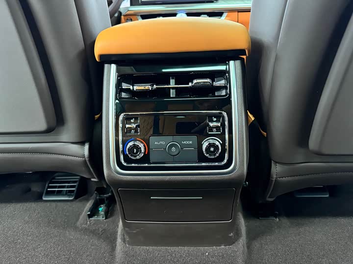 Фото 17 - Tank 500 Hybrid