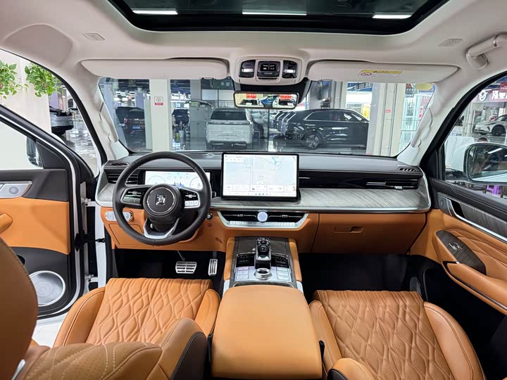 Фото 19 - Tank 500 Hybrid