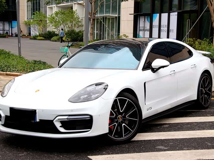 Фото 1 - Porsche Panamera