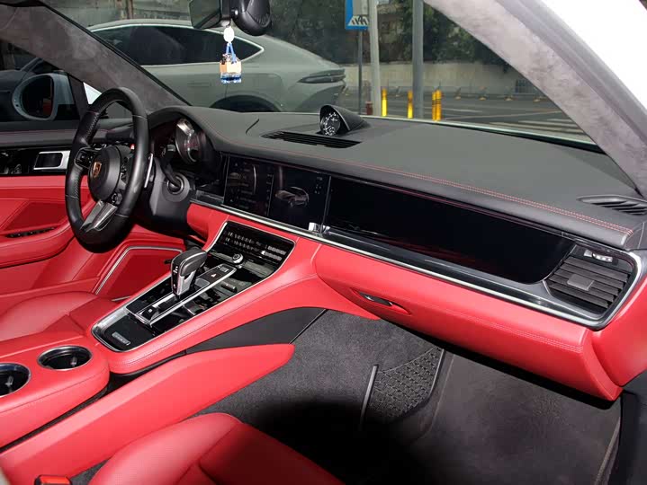 Фото 7 - Porsche Panamera