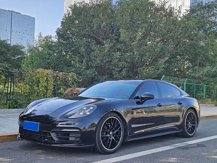 Фото 1 - Porsche Panamera