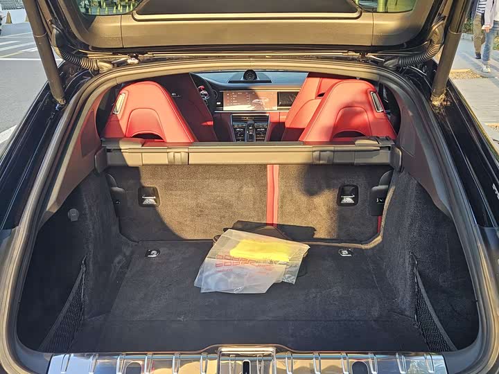 Фото 17 - Porsche Panamera