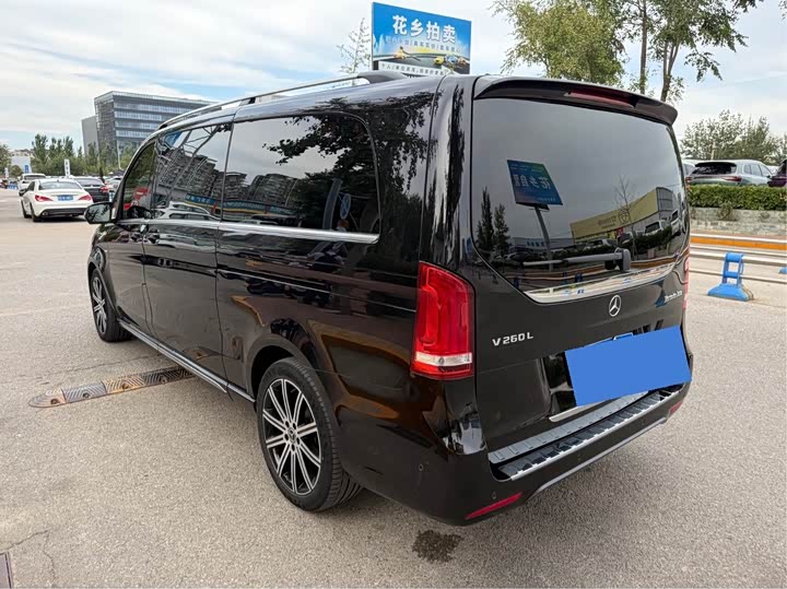 Фото 15 - Mercedes-Benz V-Class