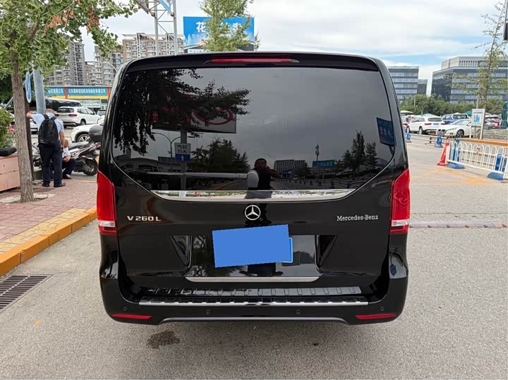 Фото 16 - Mercedes-Benz V-Class