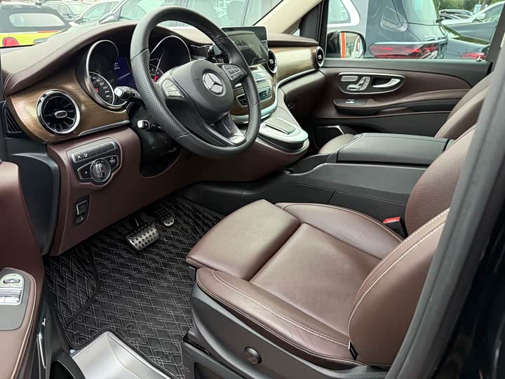 Фото 4 - Mercedes-Benz V-Class