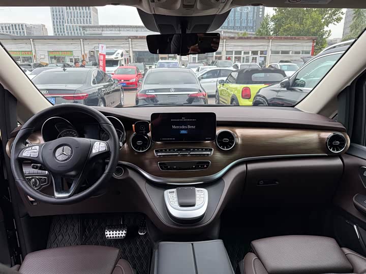 Фото 7 - Mercedes-Benz V-Class