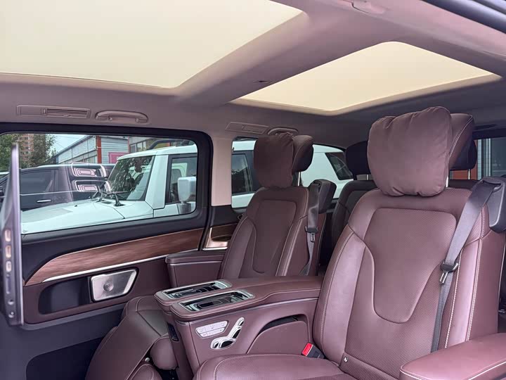 Фото 9 - Mercedes-Benz V-Class