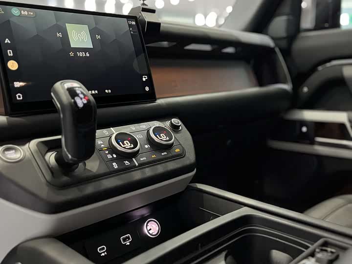 Фото 7 - Land Rover Defender