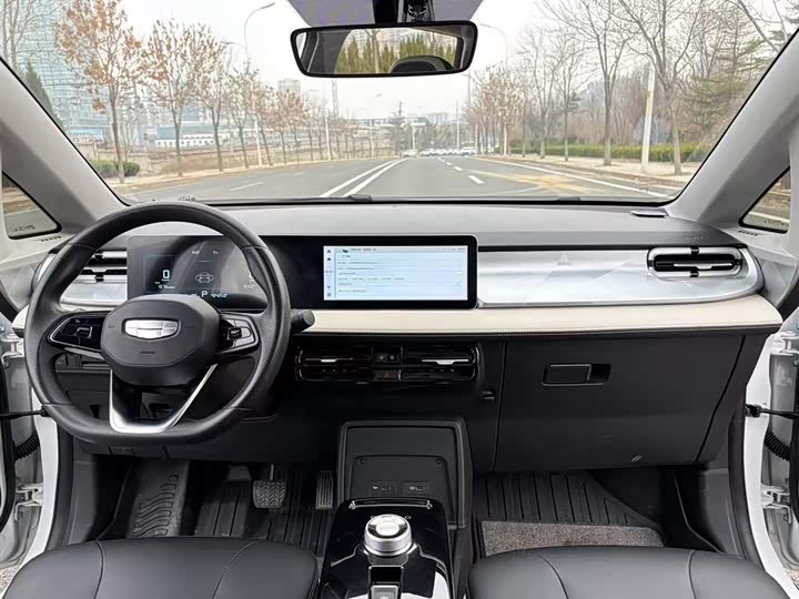 Фото 14 - Geely Geometry E Firefly