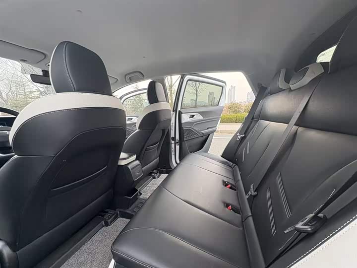 Фото 16 - Geely Geometry E Firefly