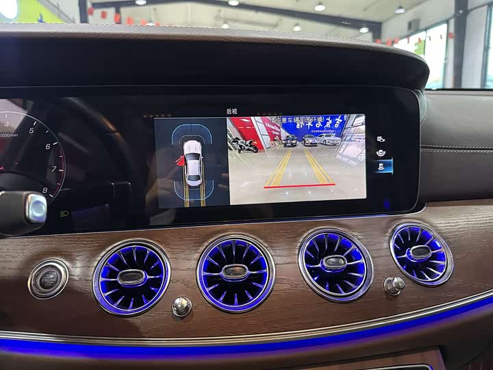 Фото 10 - Mercedes-Benz E-Class