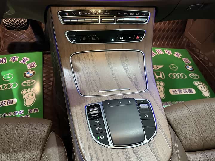 Фото 11 - Mercedes-Benz E-Class