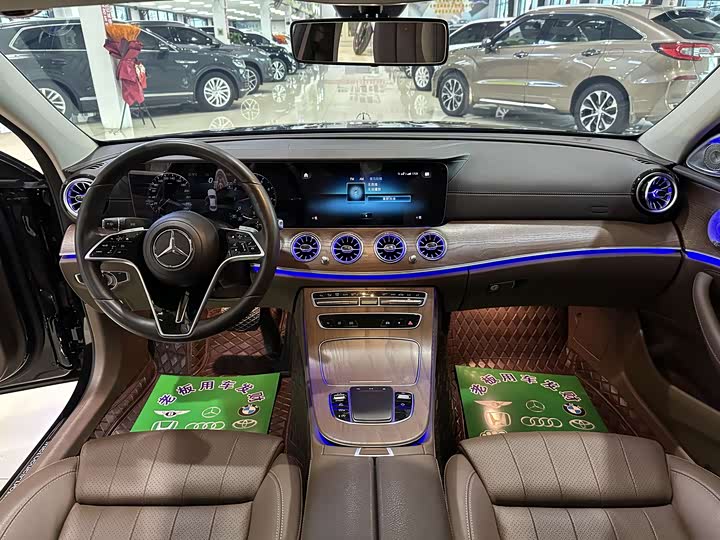 Фото 12 - Mercedes-Benz E-Class