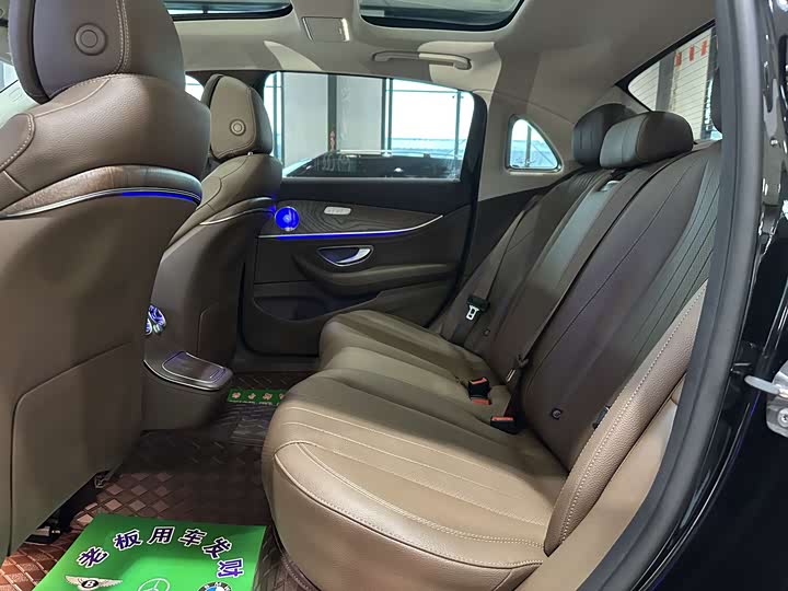 Фото 14 - Mercedes-Benz E-Class