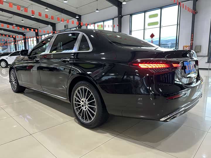 Фото 16 - Mercedes-Benz E-Class