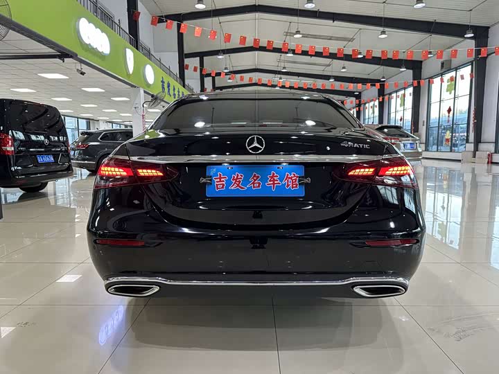 Фото 17 - Mercedes-Benz E-Class