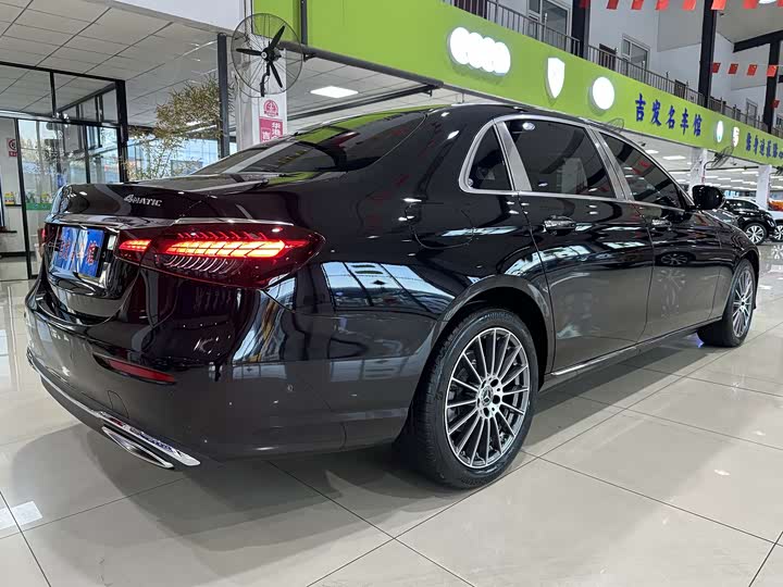 Фото 18 - Mercedes-Benz E-Class