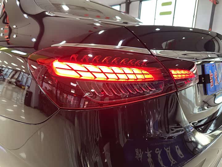 Фото 20 - Mercedes-Benz E-Class