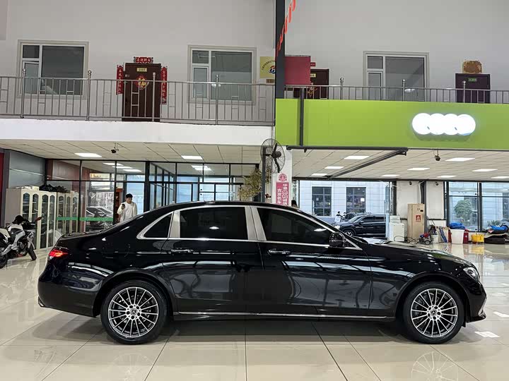 Фото 22 - Mercedes-Benz E-Class