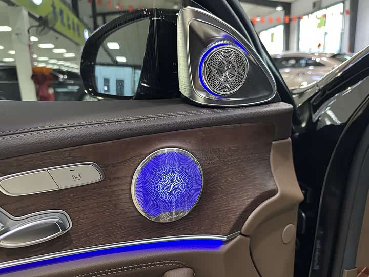 Фото 6 - Mercedes-Benz E-Class