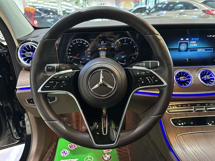 Фото 8 - Mercedes-Benz E-Class