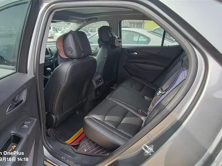 Фото 7 - Chevrolet Equinox