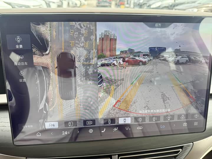 Фото 17 - Denza D9