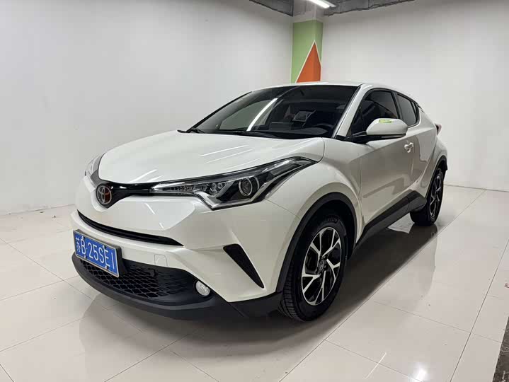 Фото 1 - Toyota C-HR