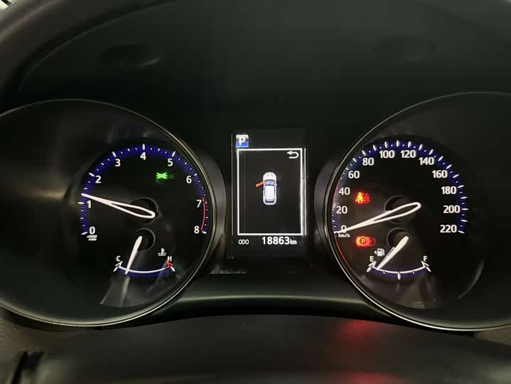 Фото 11 - Toyota C-HR