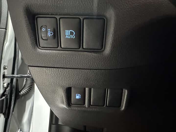 Фото 12 - Toyota C-HR