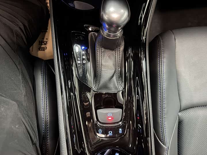 Фото 13 - Toyota C-HR