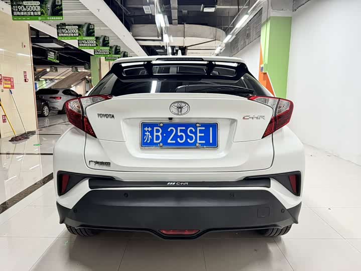 Фото 19 - Toyota C-HR