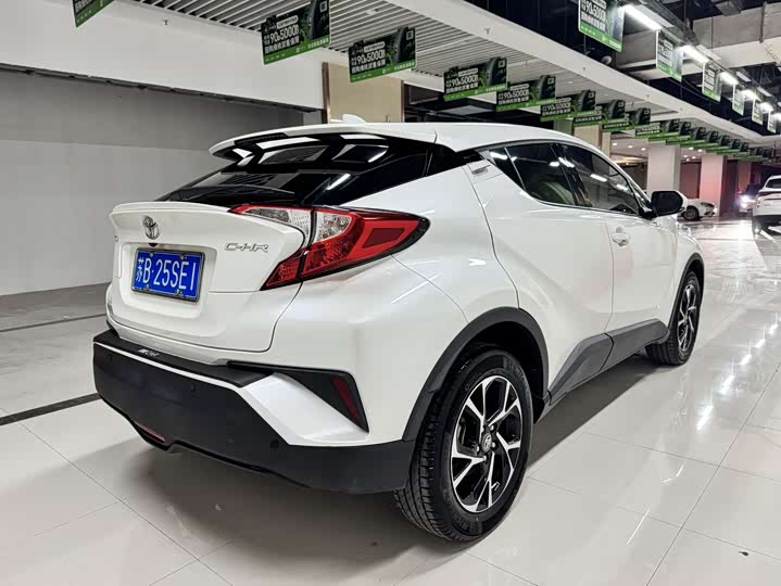 Фото 20 - Toyota C-HR