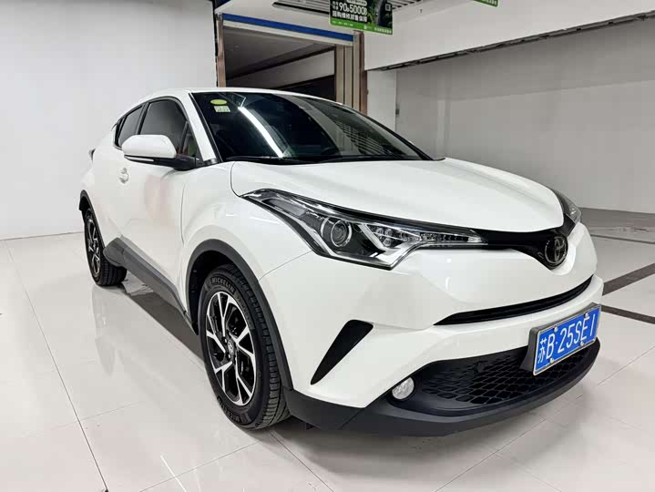 Фото 3 - Toyota C-HR