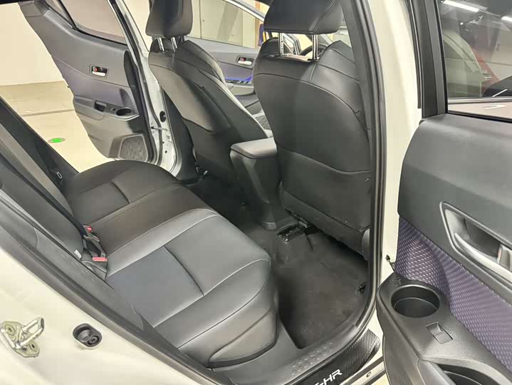 Фото 7 - Toyota C-HR