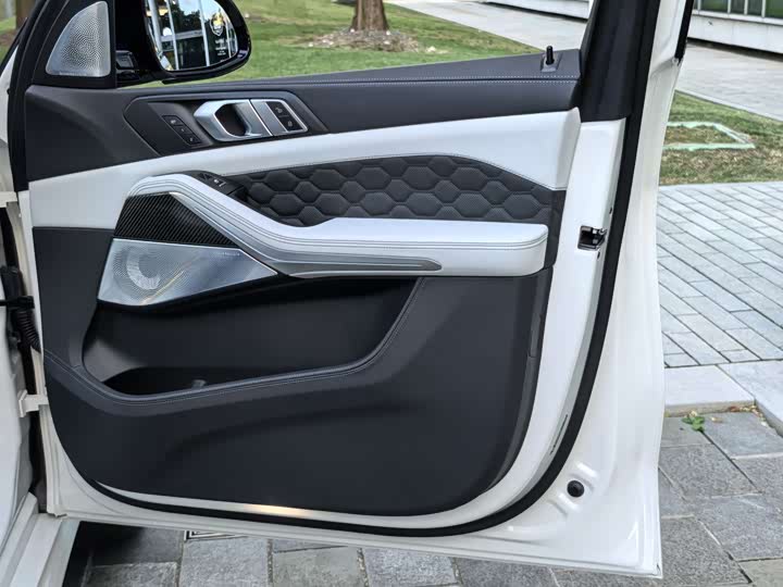 Фото 29 - BMW X5 M