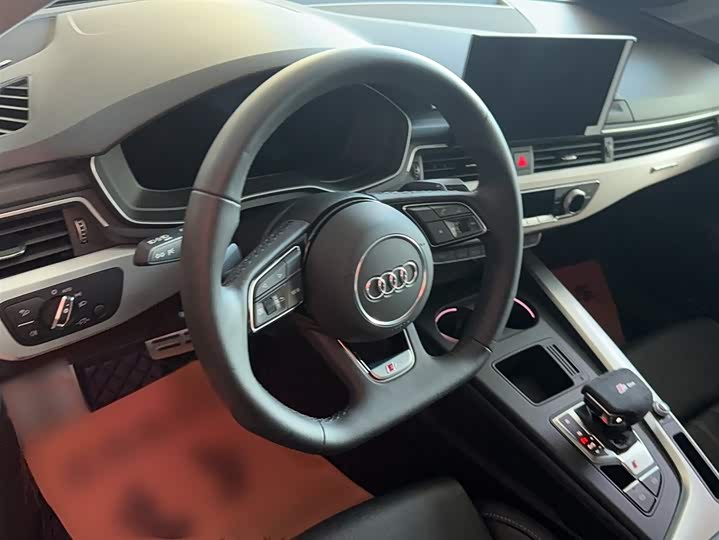 Фото 3 - Audi A4L