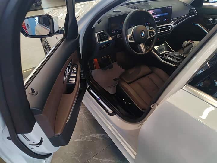 Фото 16 - BMW 3 Series