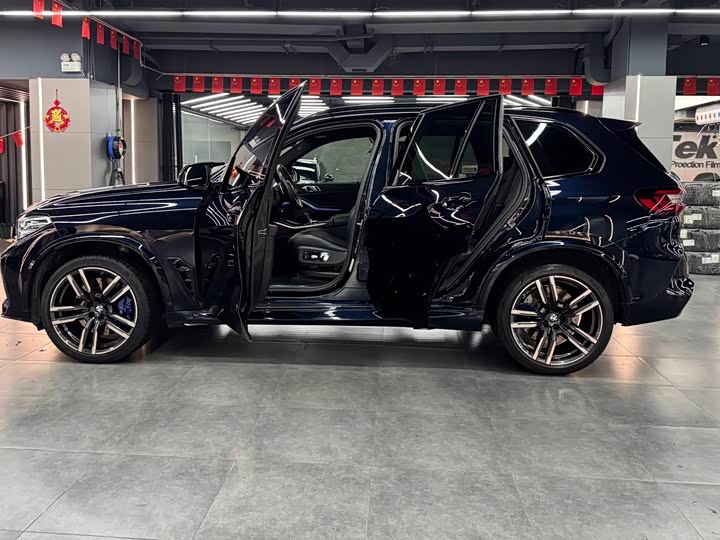 Фото 2 - BMW X5 M