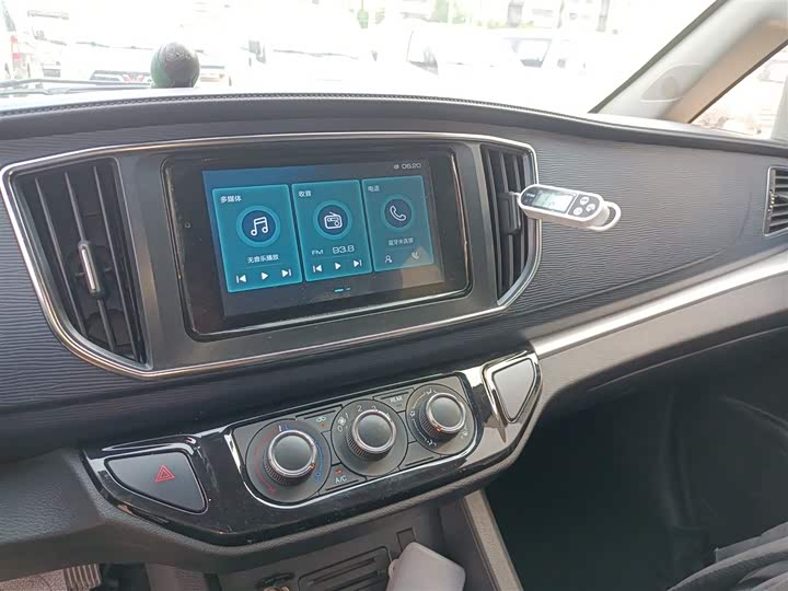 Фото 13 - Dongfeng Forthing Lingzhi M5