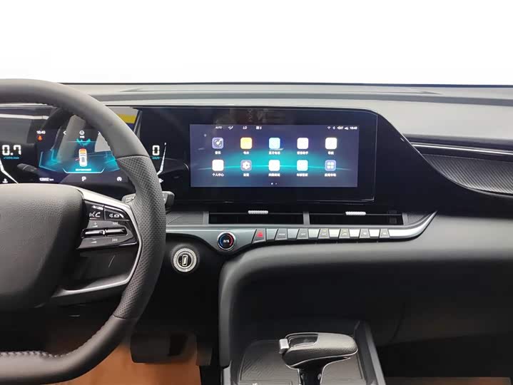 Фото 14 - Bestune T55